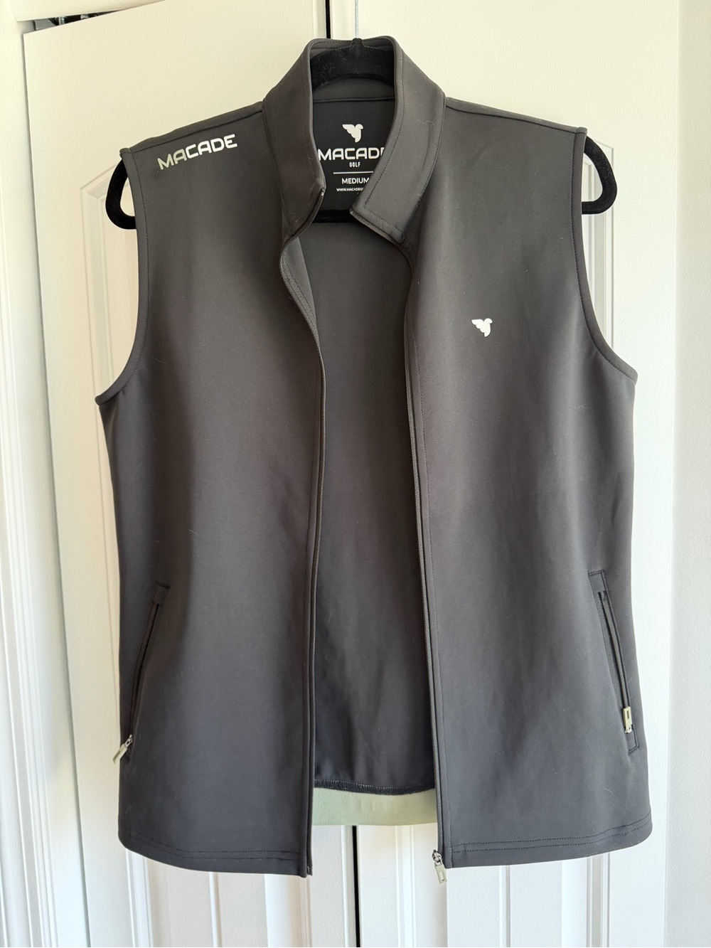 Macade women’s Sleeveless Softshell Vest - Black